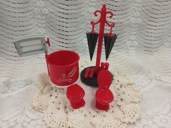 Kitschy Vintage plastic salt and pepper shakers