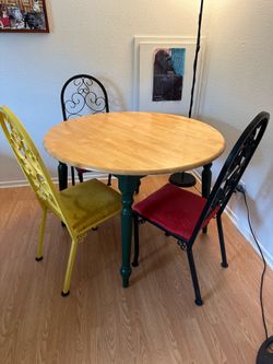 Solid wood table and 3 vintage metal chairs