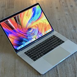MacBook PRO - 2.4ghz i9 8-CORE - 32gb 500gb