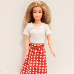 Vintage 1975 Growing Up Skipper Doll with Original Skirt