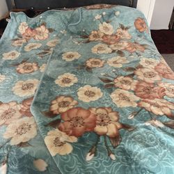 The Blanket Brand Is Afghani Color Blue Size 5.5 Feet