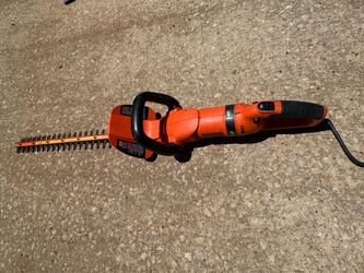 BLACK+DECKER 24-inch corded electric hedge trimmer, model HH2455