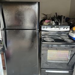 Kenmore Set Refrigerator An Electric Stove