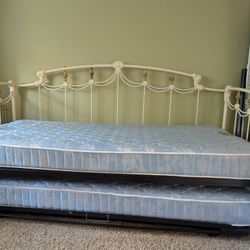 Trundle bed