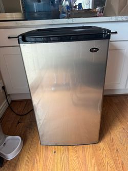 Sanyo Compact Mini Fridge Stainless Steel