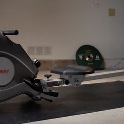 Sunny health Fitness Rowing Machine 