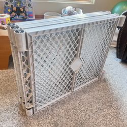 6-Panel Play Yard / Baby Gate 