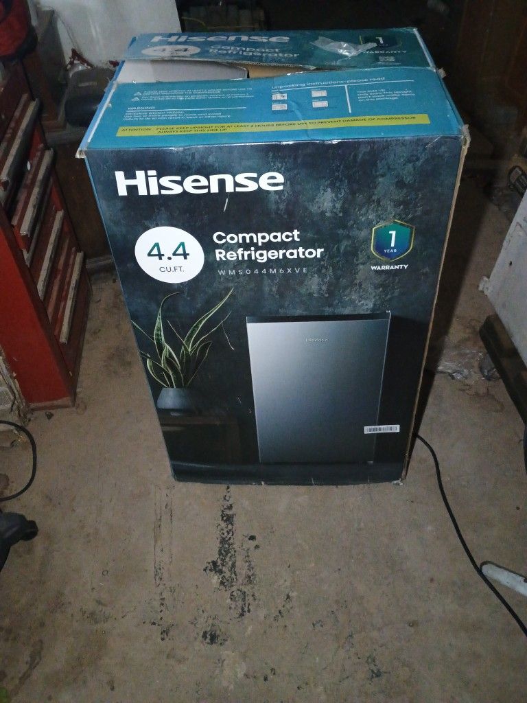 Hisense Compact Refrigerator