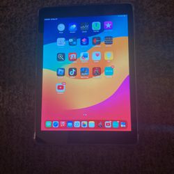 iPad 6th Gen (Very Good Deal) Read Desc