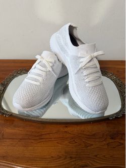 Skechers White Slip-On Sneakers 👟