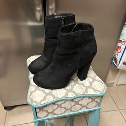 Like New Women's Ankle Boots Size 6.5