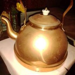 Vintage copper kettles. 1 Medium, 1 Large. Sold As A Set. 