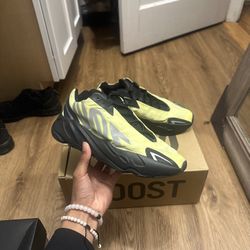 Yeezy 700 MNVN