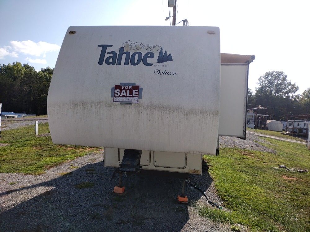 Camper Fifth Wheel 34 Footer..