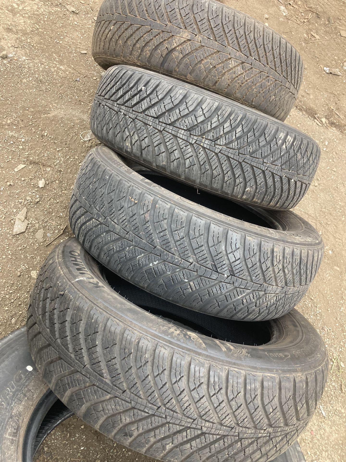 225-65-17. Set Of Tires