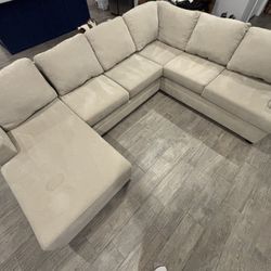 Living Spaces Sectional Sofa w/ Chaise