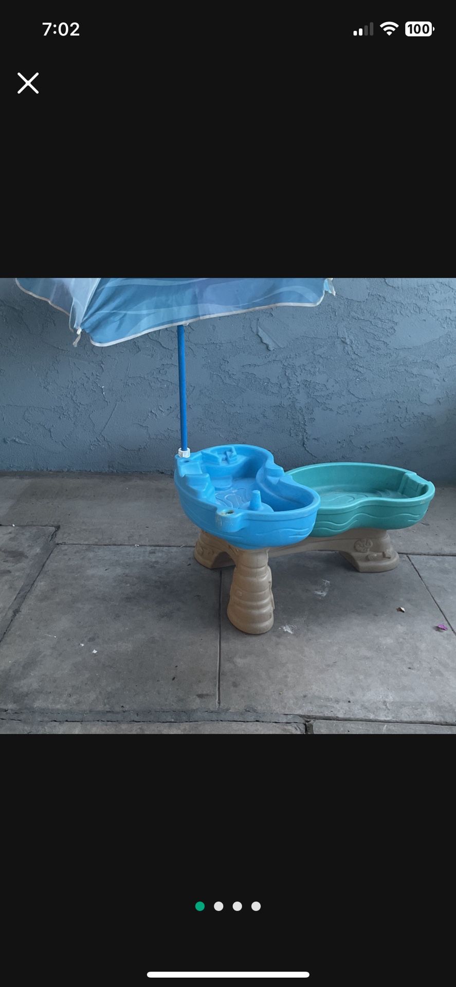 Double Water Table With Umbrella 30$