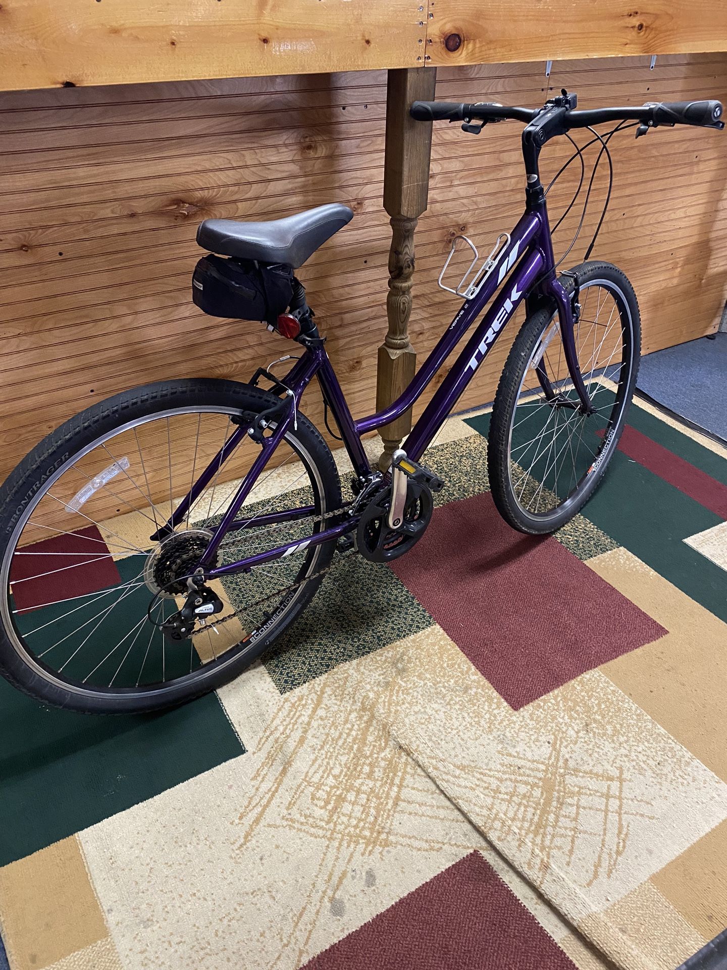 Trek Verve 2 Women’ Bike Hybrid 28” Wheels Purple