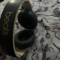 Beats Studio3 Wireless Over‑Ear  Headphones 
