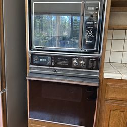 Vintage GE Wall Oven & Microwave Combo – Retro Style – MUST GO!