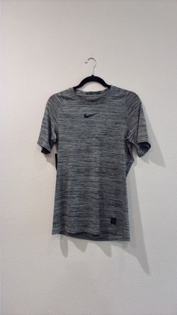 Nike Pro Men’s Dri -Fit Tight Short-Sleeve Fitness top. Sz S. Gray.