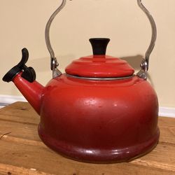 LE CRUSET CLASSIC TEA KETTLE 