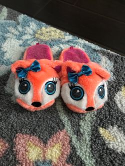 Slippers girls size 2/3 large