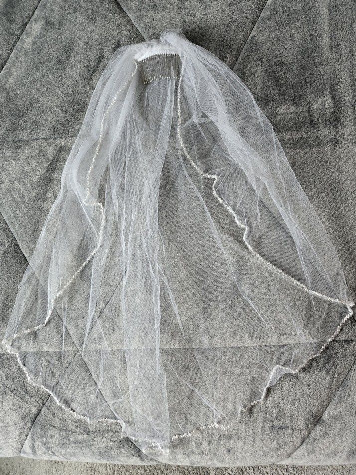 David's Bridal White Elbow Length Veil with Beaded Edge