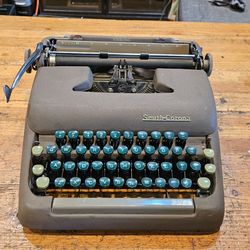 Professionally Serviced 1952 Smith-Corona Sterling “Verticle Script” Typewriter – Rare Typeface – w/ Case