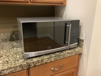 Oster Microwave Oven for Sale in Cary, NC - OfferUp