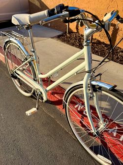 🔥 Schwinn 17” Women’s Comfort Bike – Fully Tuned & Ready to Ride