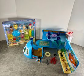 Bluey Beach Multipack and Playset Bundle