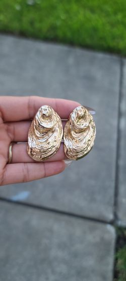 Oyster shell earrings