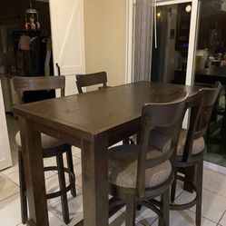 Kitchen/dining Room table