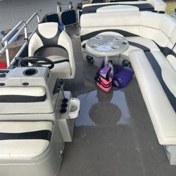 Pontoon 