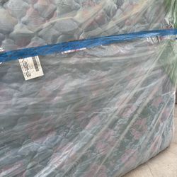 Simmons Queen Mattress Bed 