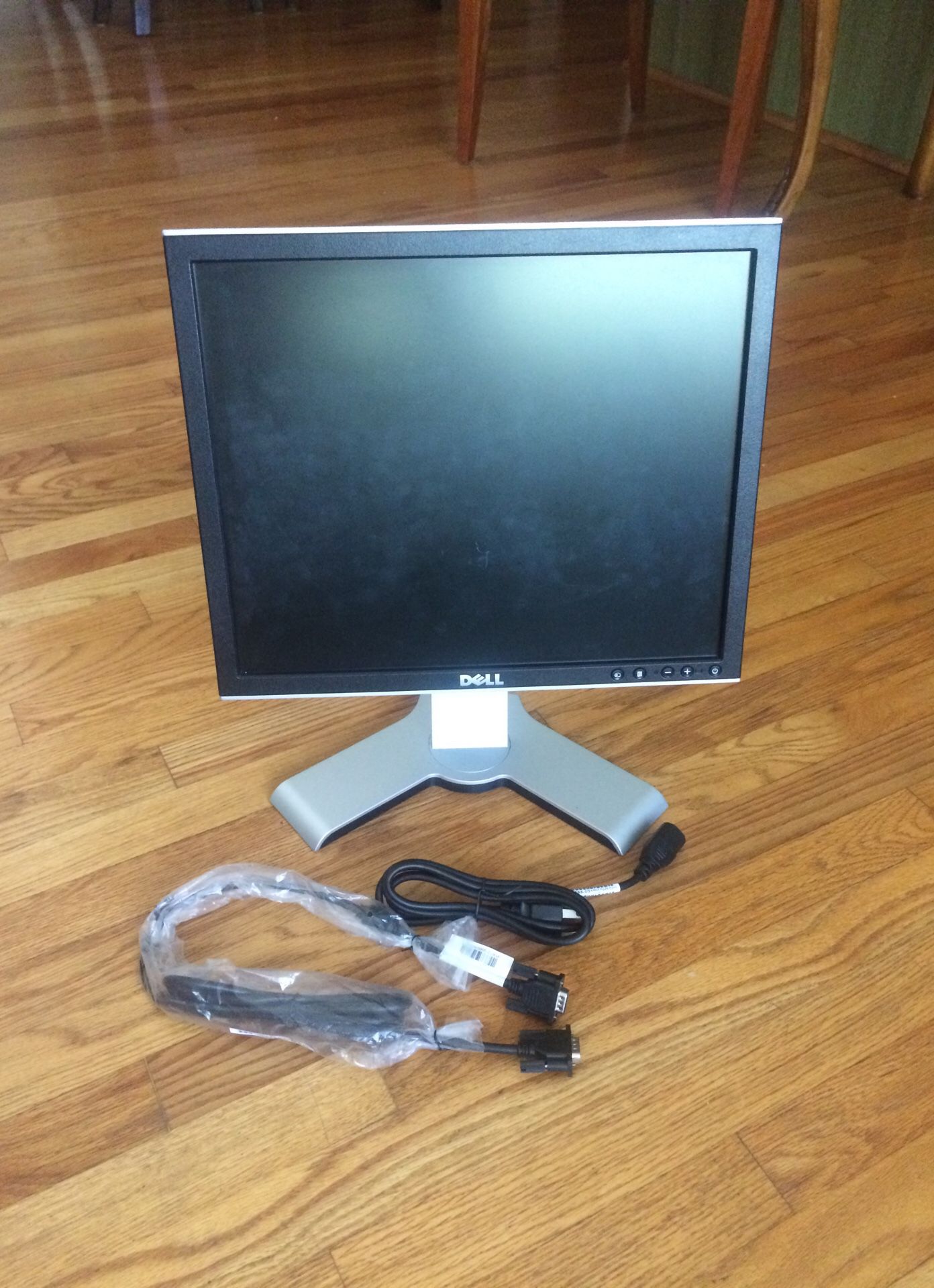 17” Dell Monitor with height adjustable stand
