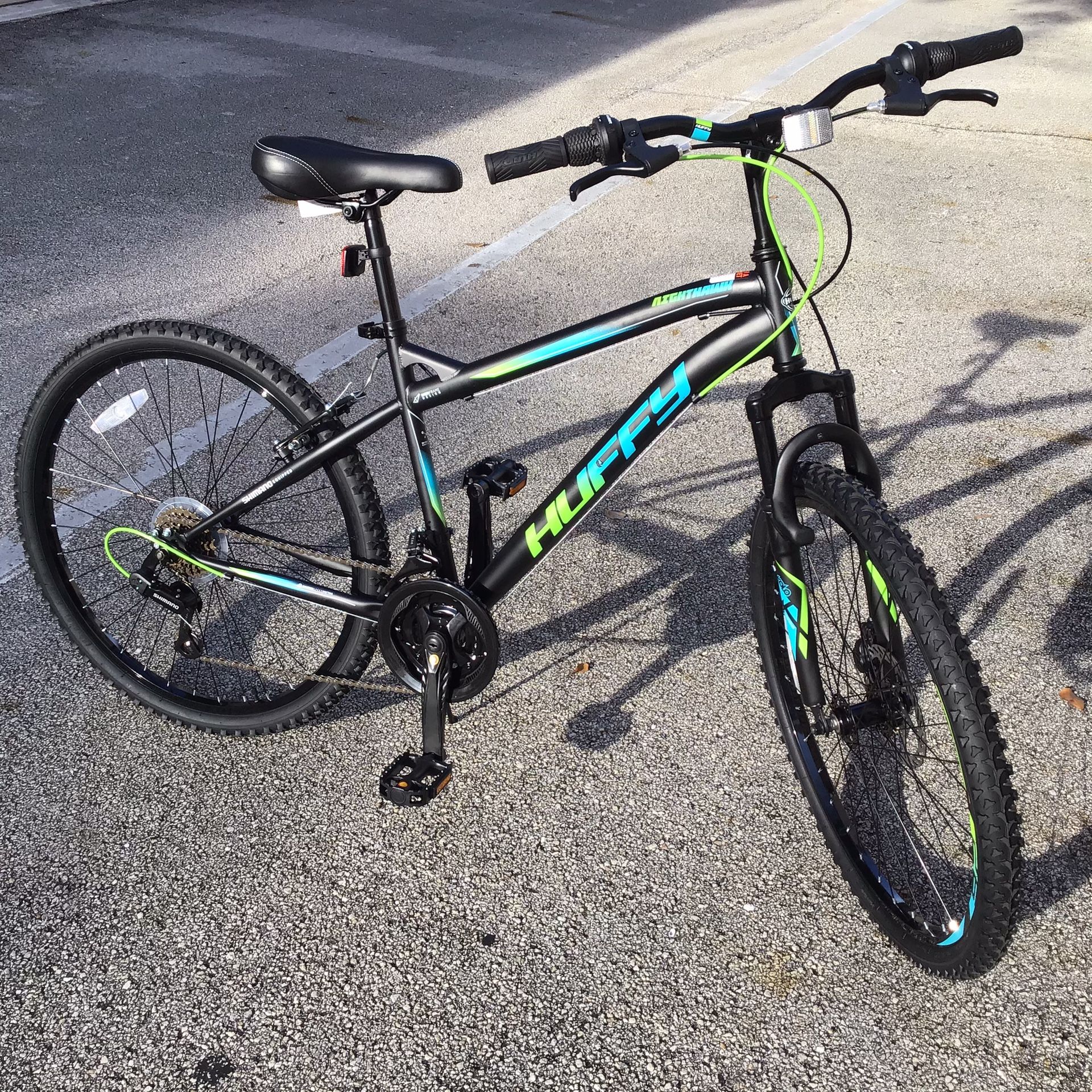 ALUMINUM MOUNTAIN BIKE SHIMANO/ 21 SPEEDS / DUAL DISC BRAKE/ SIZE 26 inches