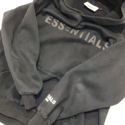 BLACK ESSENTIAL HOODIE 