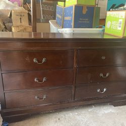 Dresser With Mirror