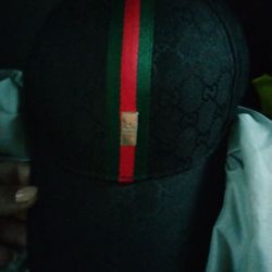 Gucci hat with sales stripe down middle