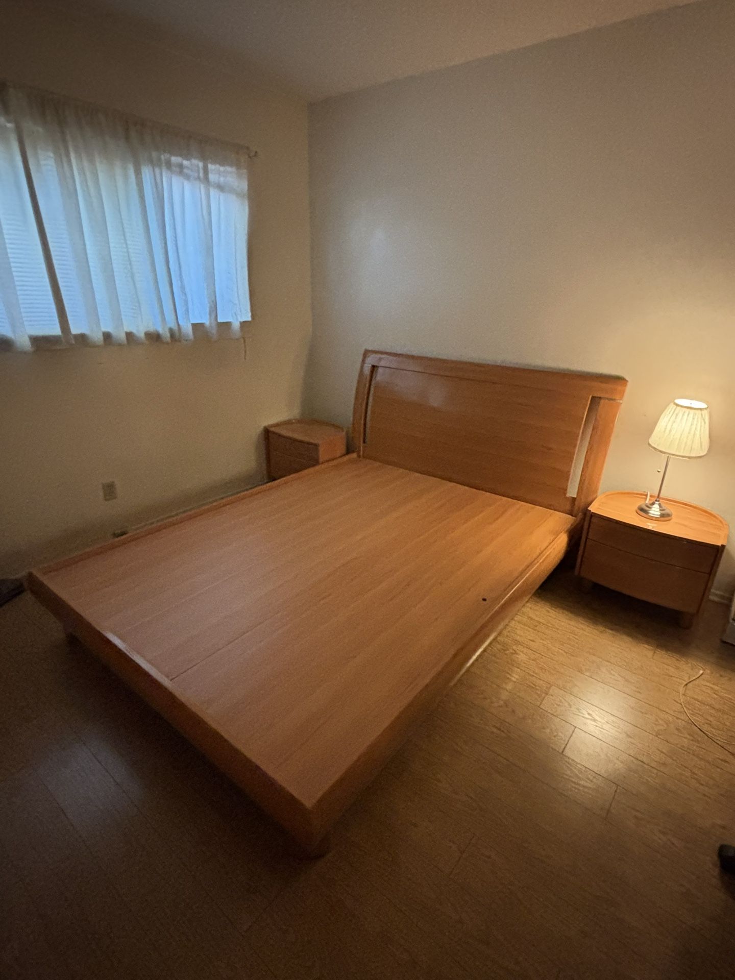 Mid-Century Modern Style Bedroom Set – Queen Bed, Dresser + Mirror, Nightstands