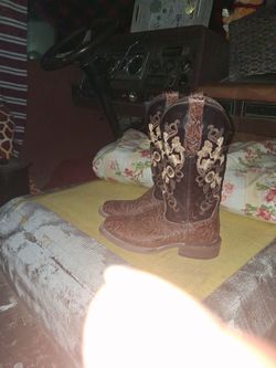 Brown Leather Cowboy Boots Floral Embroidery