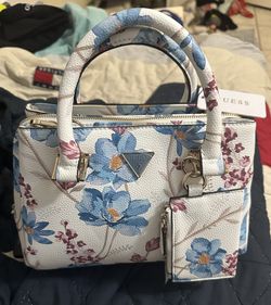 GUESS Micaela Small Girlfriend Satchel