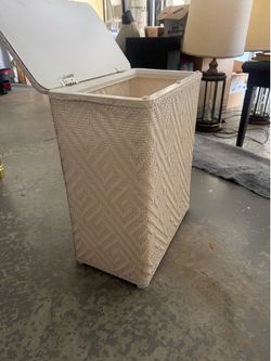 White Woven Wicker Laundry Hamper with Hinged Lid