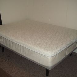 Tempur-Pedic Queen Bed Cloud Supreme Breeze Mattress /W Adjustable Base