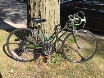 Schwinn Varsity-MADE IN CHICAGO- 19” 26” Speeds 10