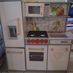 Kid craft play kitchen
