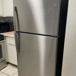 GE 21.9 Cu. Ft. Top-Freezer Refrigerator