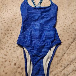 New Womans speedo Size 6